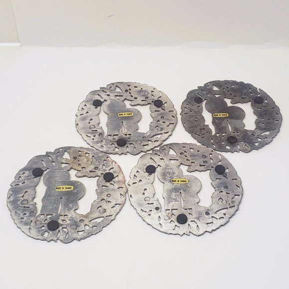 Christmas Wreath Pewter Coasters Candles Trivets Set Lot of 4 Vintage Taiwan - Picture 4 of 5